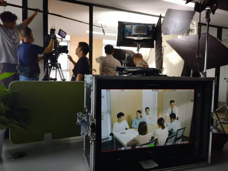 平泉县TVC拍摄公司：科技产品视觉化大师，诠释未来感与功能美学